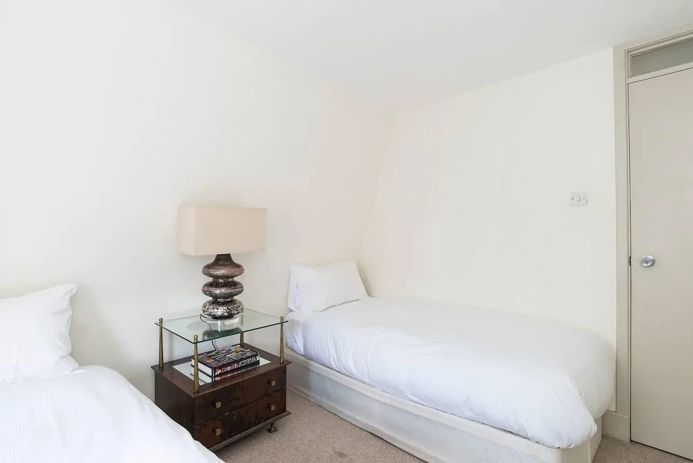 Gorgeous 3BR home near Portobello Road!