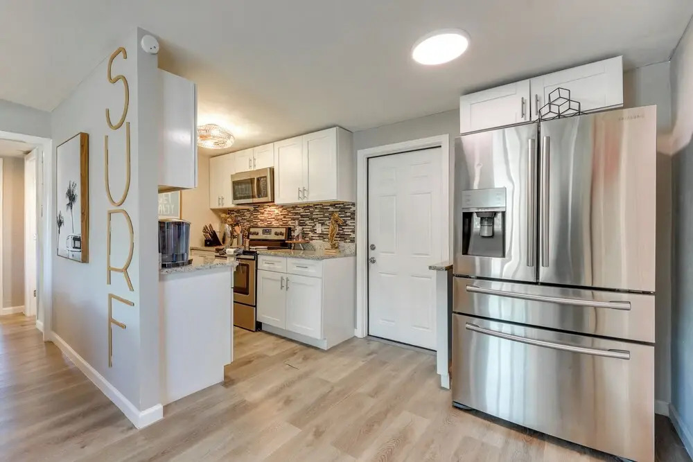5 Blocks to Jax Beach: Getaway w/ Patio & Yard!