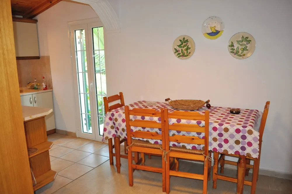 Corfu Beachfront holiday Houses Yannis on Agios Gordios beach
