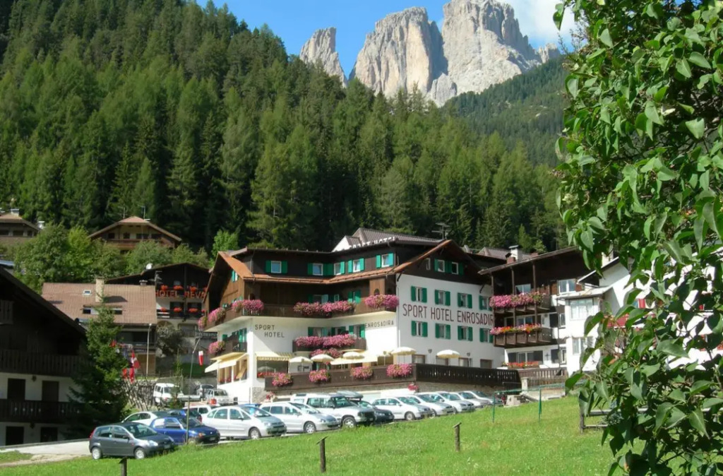Sport Hotel Enrosadira