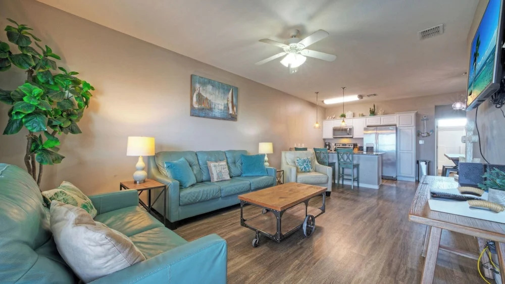Ocean's 96 by Avantstay Heated Pool + Foosball Table + Media Room + Walk to North Padre Beach