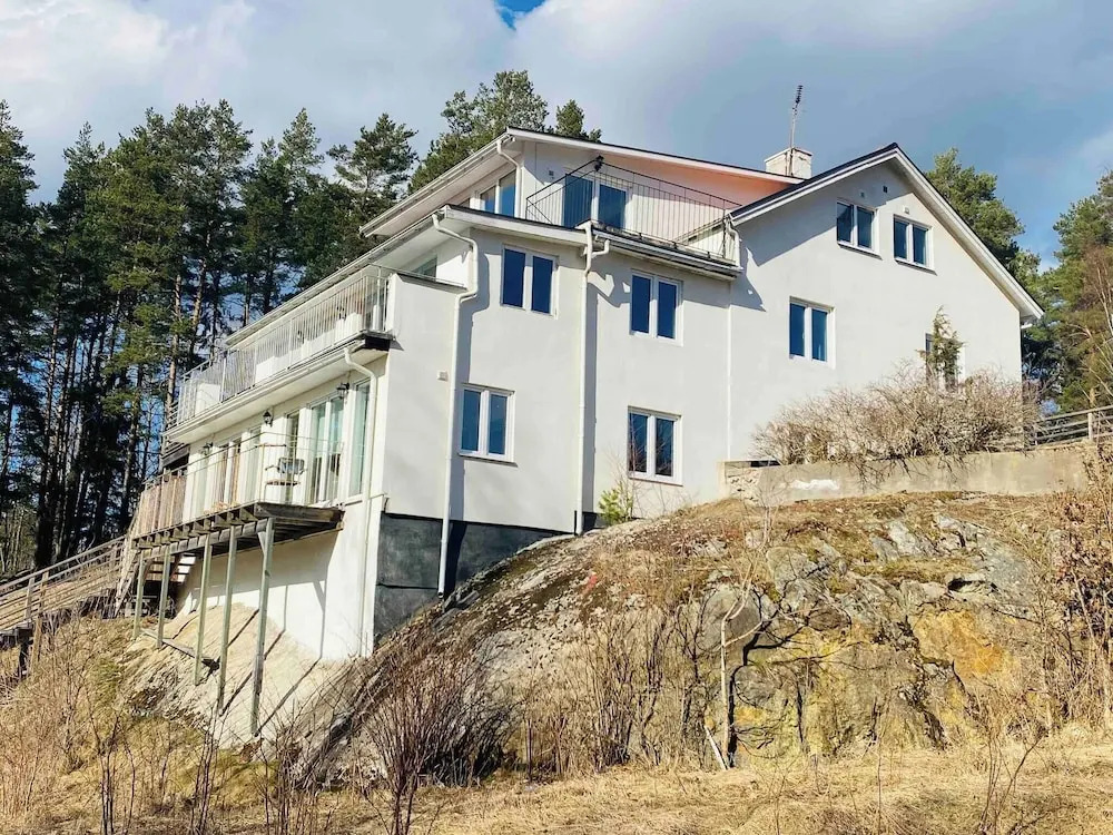 Bjurvik's Villa - Flat 1 - Business Customers Only