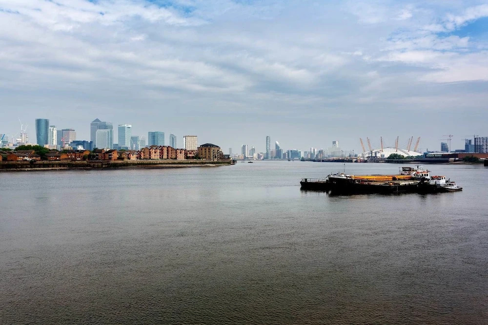 Veeve - Greenwich by the river