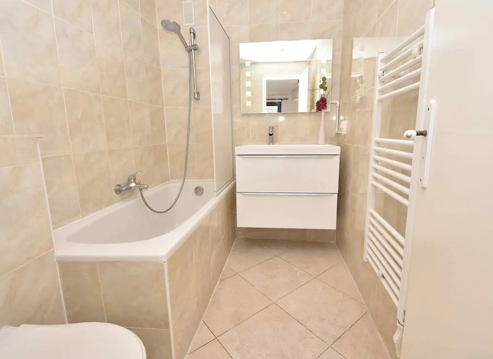 Modern 3 Bedroom 3 Bathroom Apartment for Rent Near Cannes Old Town Walking Distance to Palais - 2000