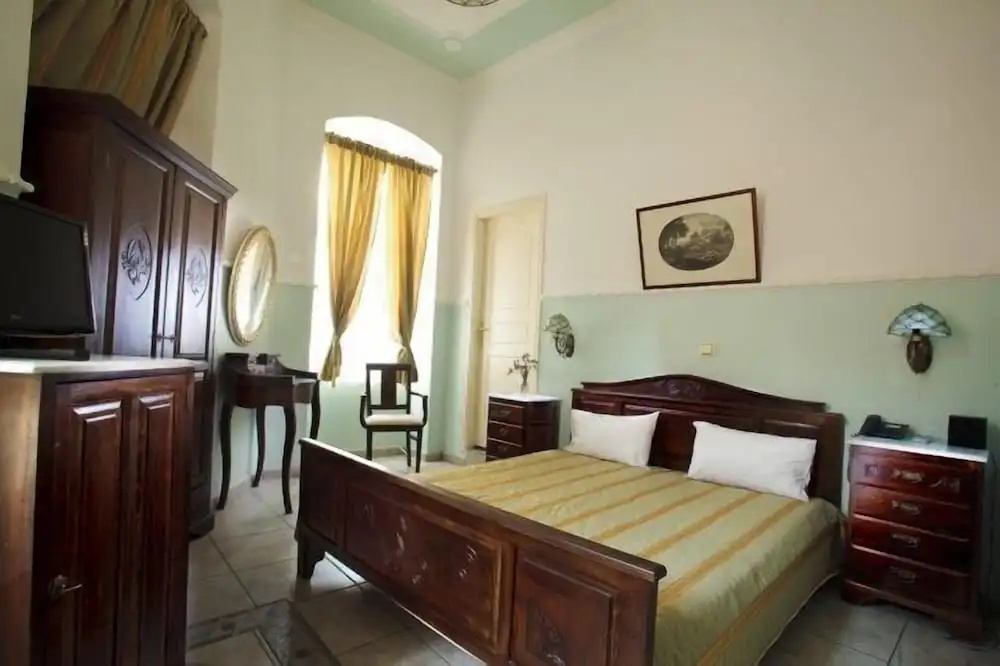 Monte Kristo Hotel