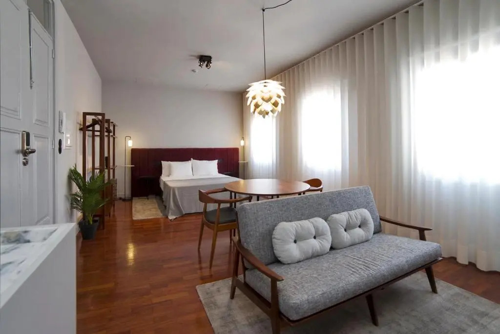 Oporto Cozy Design Studio II
