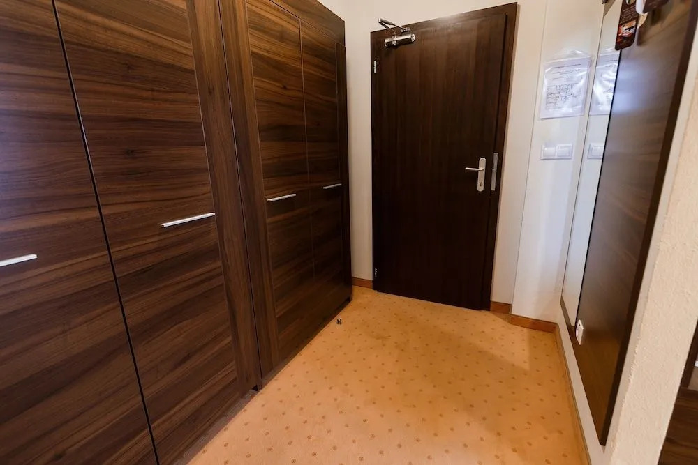 Grand Hotel Senica, Garni