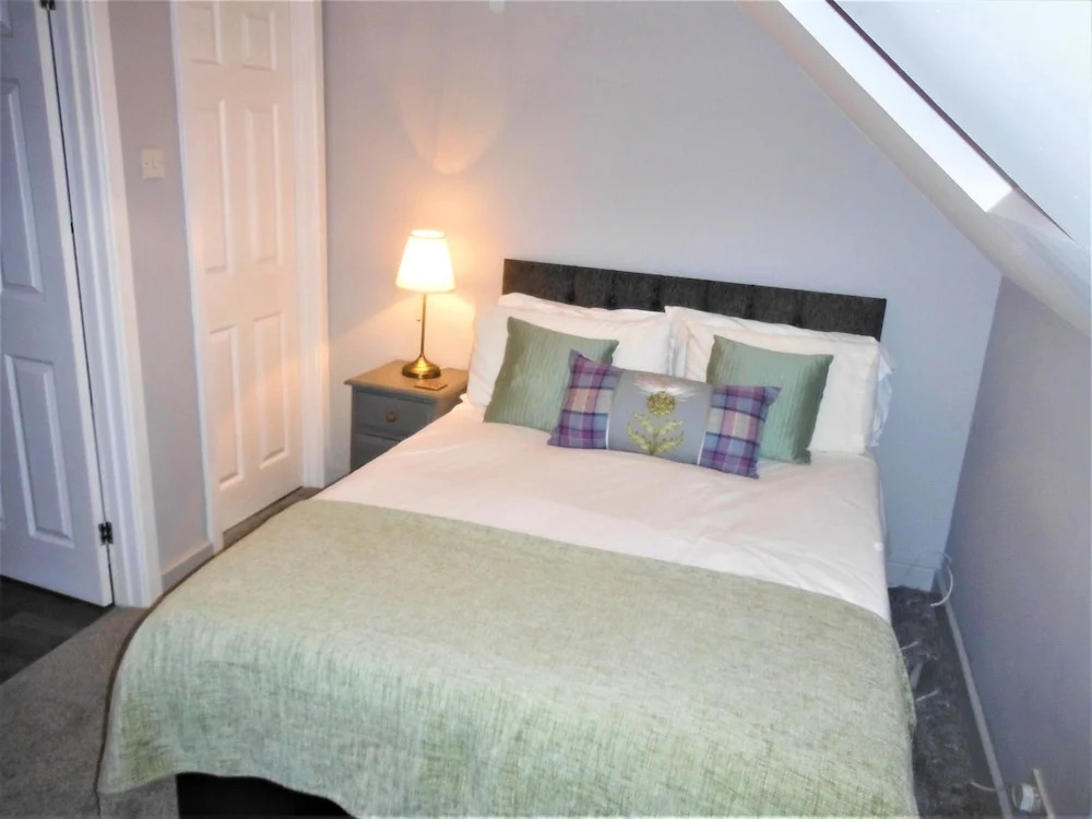 Select Serviced Accommodation - Canal Walk