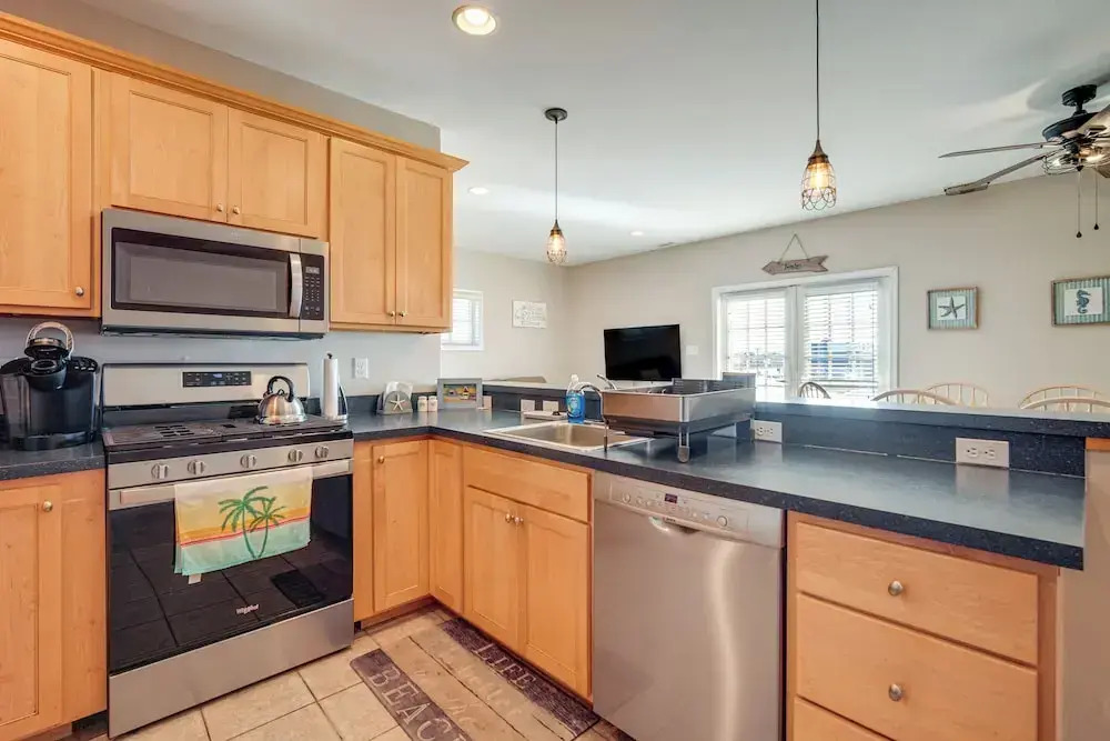 2 Blocks to Beach: Cozy Retreat in Wildwood!