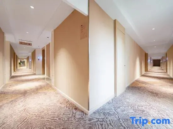 Vienna Hotel (Auto Expo Center Jintong Road Metro Station)