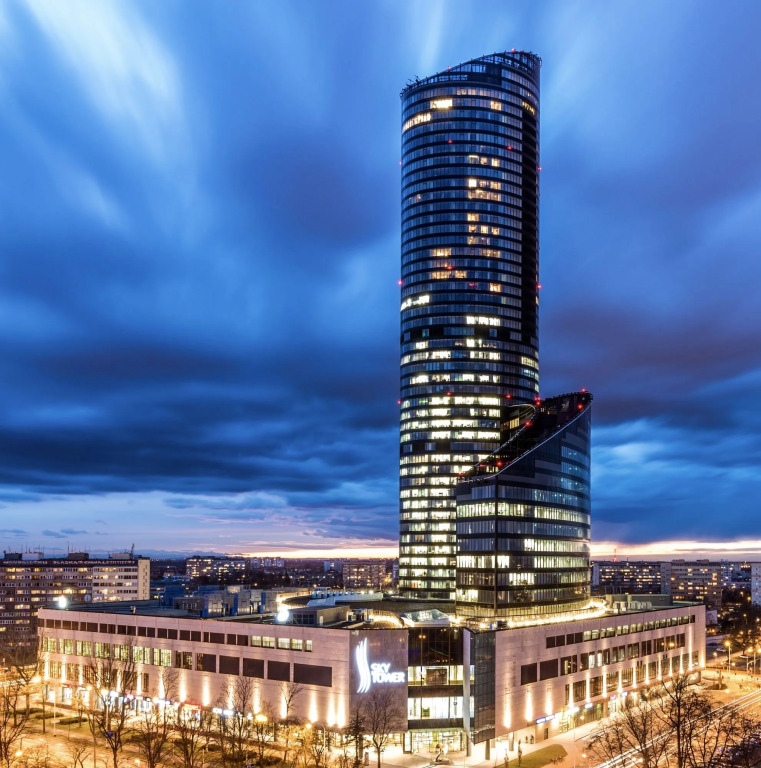 40th+ Floor Luxury Apartments in Sky Tower