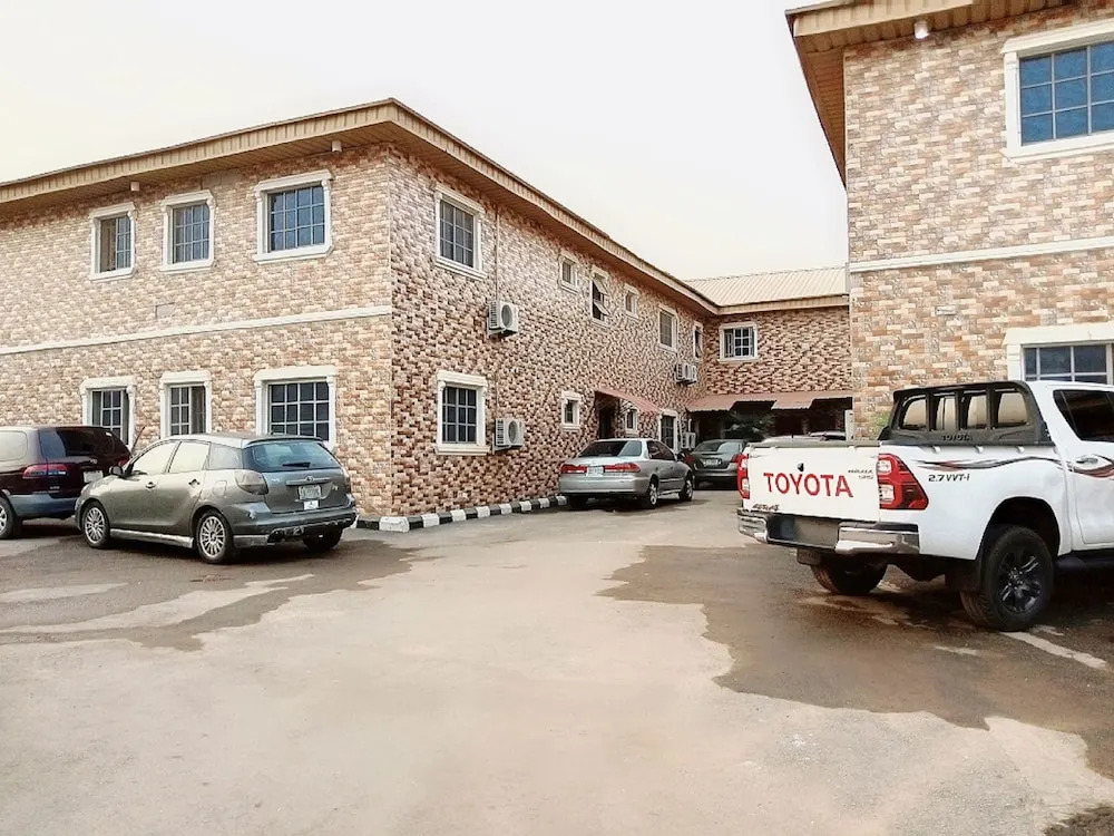 Sycamore Royals Hotel Jahi