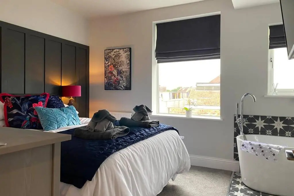 WESTREACH Filey - a 4 Bedroom, all en-suite sleep 8 Townhouse