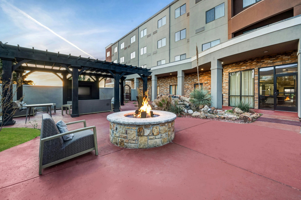 Courtyard Fort Worth West at Cityview