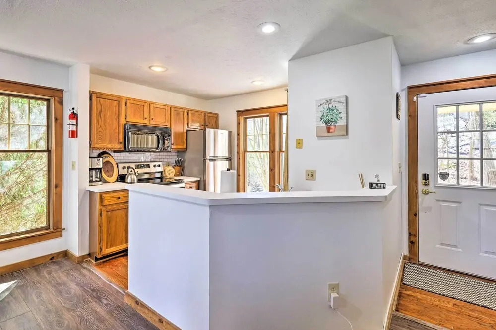 Pocono Retreat, 1 Mi to State Park & Ski Access!
