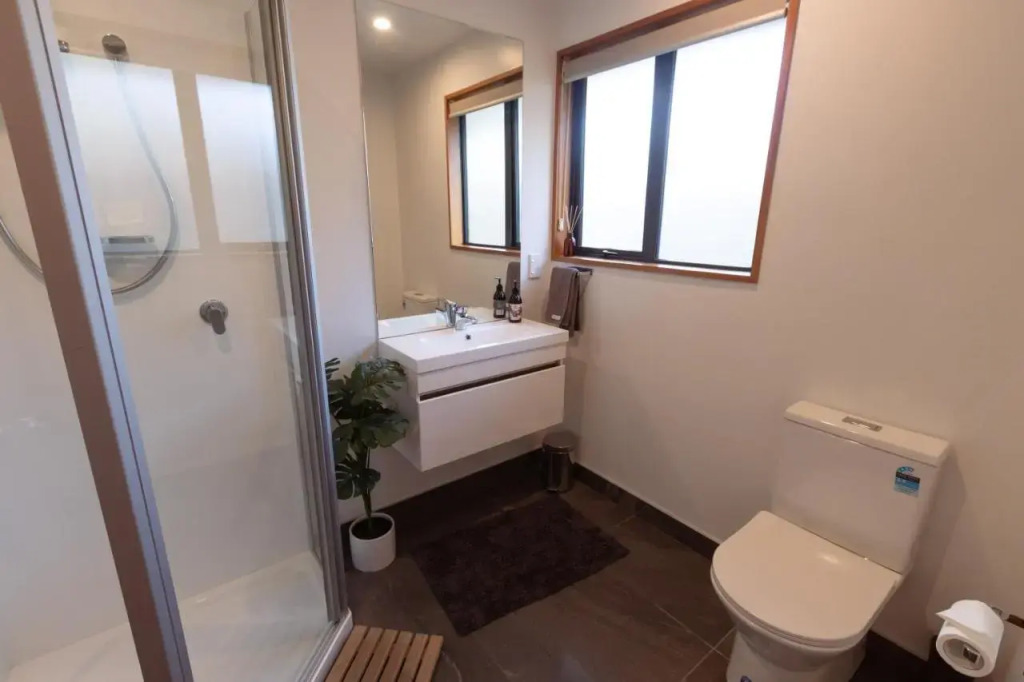Wanaka Lake Studio (New) (Adults Only)