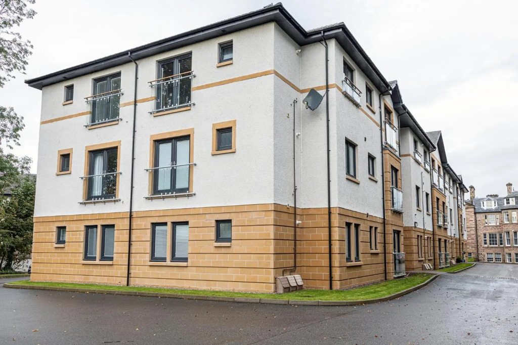 Hedgefield House - Serene Top Floor Flat