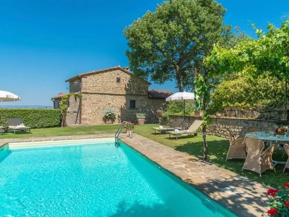 Luxury pool villa in Cortona