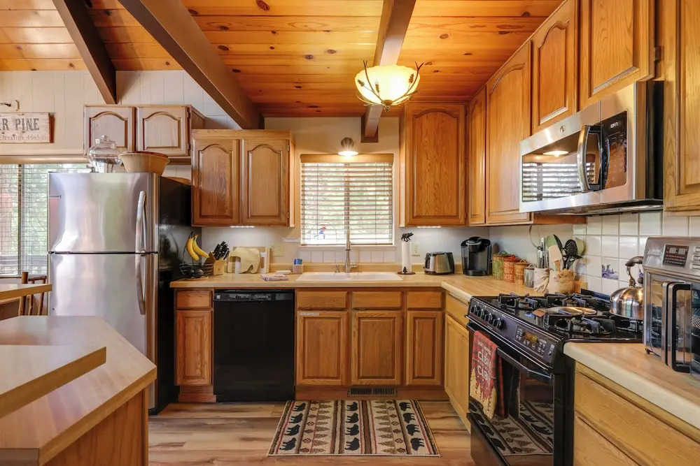 Furnished Deck: High Sierra Cabin in Twain Harte!