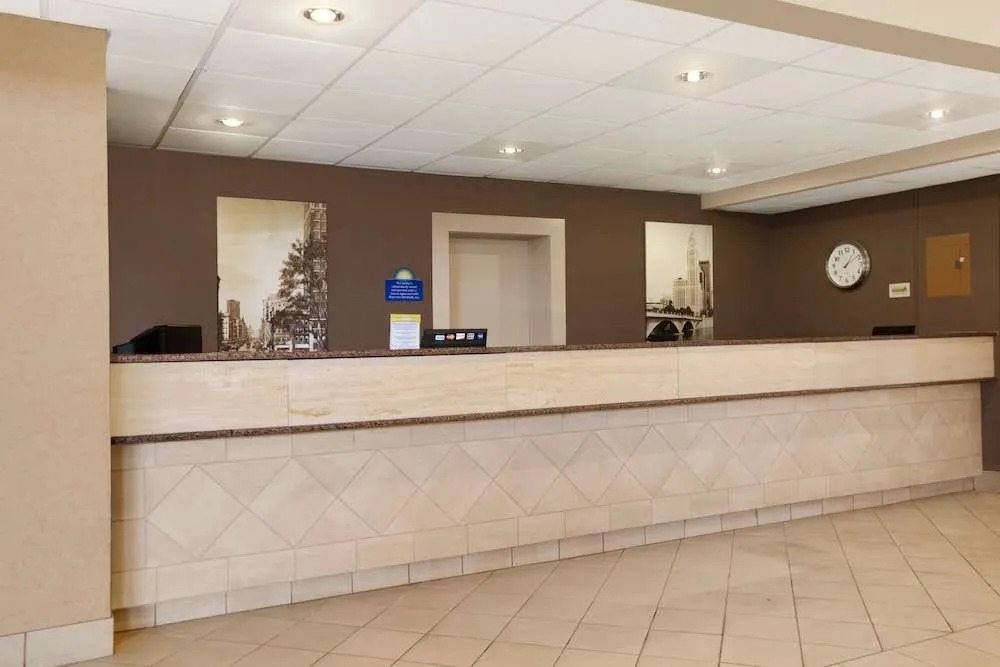Holiday Inn Hotel And Suites
