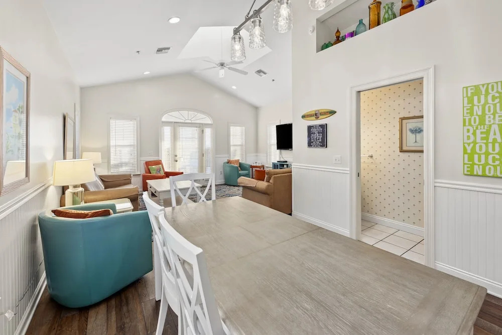Across Street from Beach - Close to Pier Park - Sleeps 6