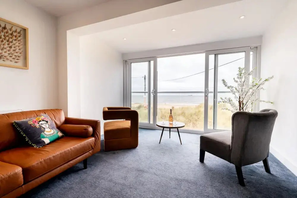 Magnificent Beach House Seaview Upside-down