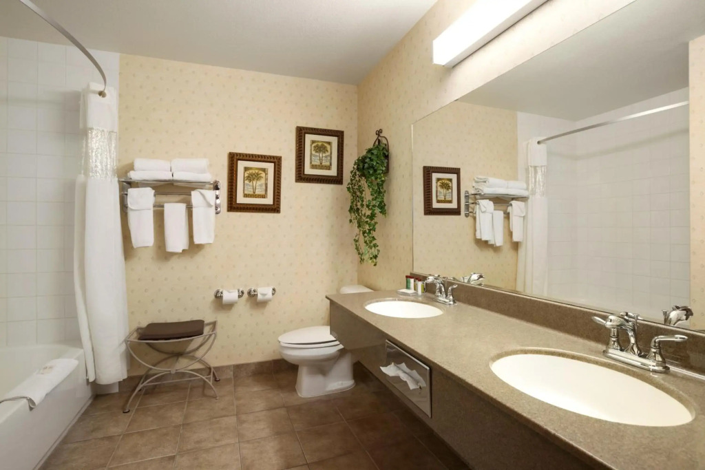 Ramada by Wyndham Clairmont/Grande Prairie