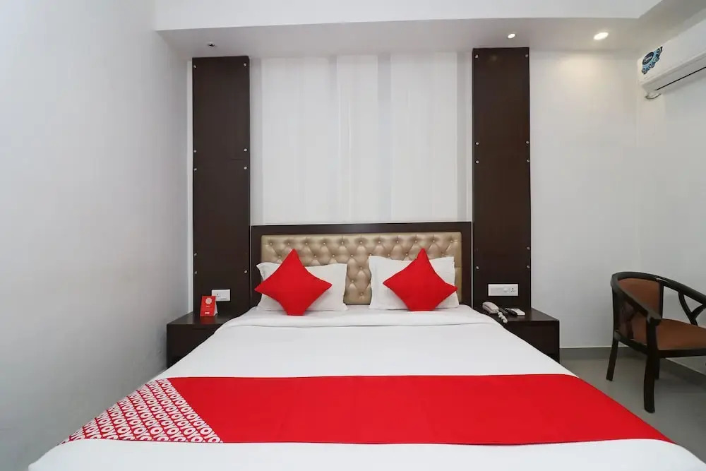 Capital O 18443 Hotel Nano