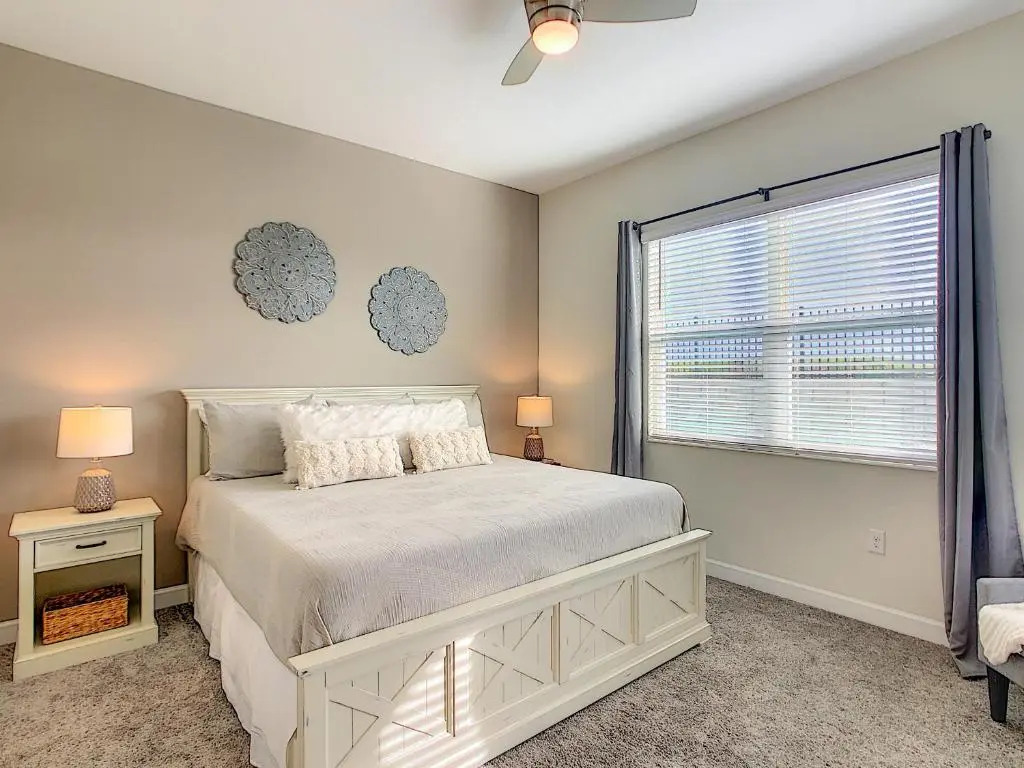 Fantastic Stylish 2BR condo in Four Corners with free Waterpark