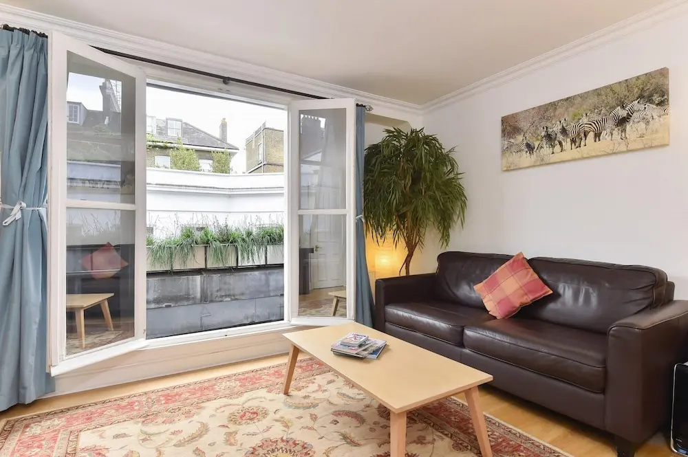 Charming Flat Near Earl's Court Station / 4 Guests