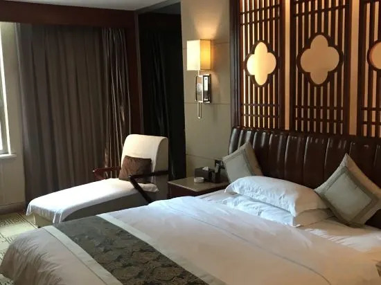 Tianshang Renjian Hotel (Yueyang Food Street)