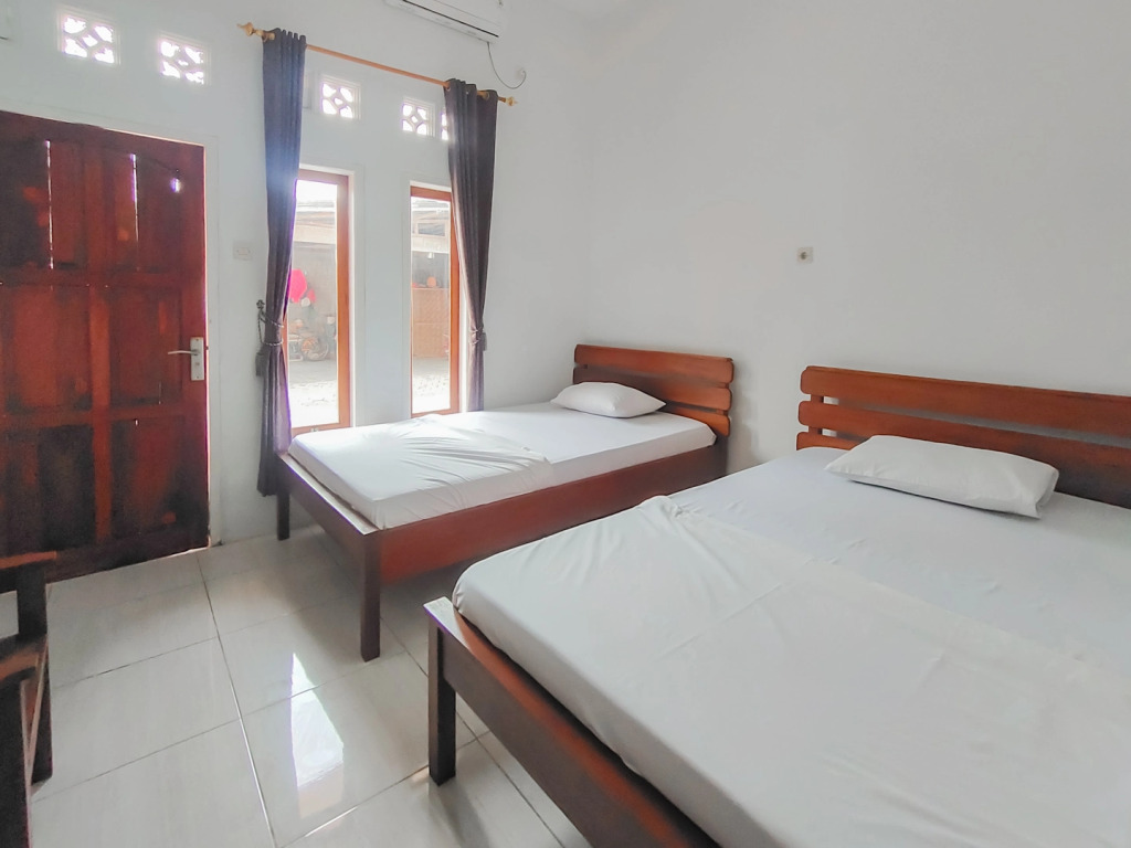 RedDoorz near Pamugaran Beach Pangandaran