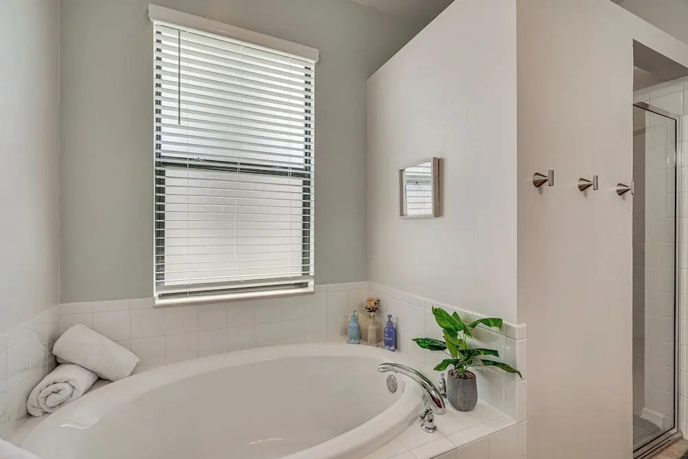 6 Mi to Beach: Cape Coral Home w/ Screened Lanai
