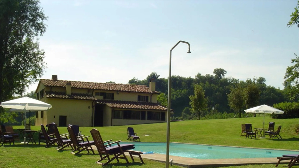 Independent Residence Ideal for Groups up to 22 Guests in the Countryside of Mugello-magnolia e Camelia