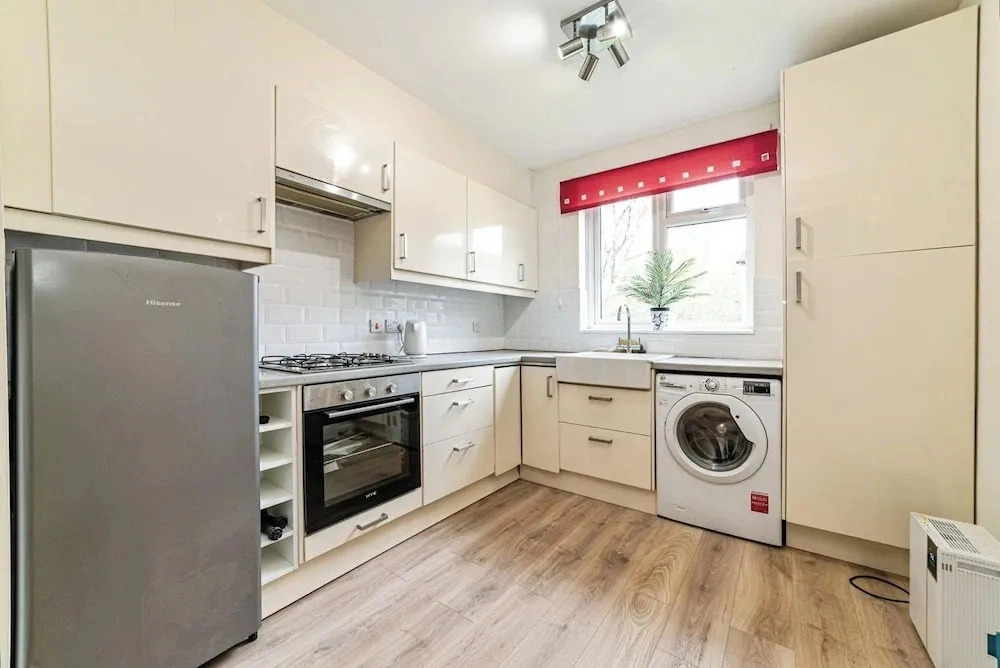 2 Bed Flat - Sleeps 3 - Pets - Parking - Wifi