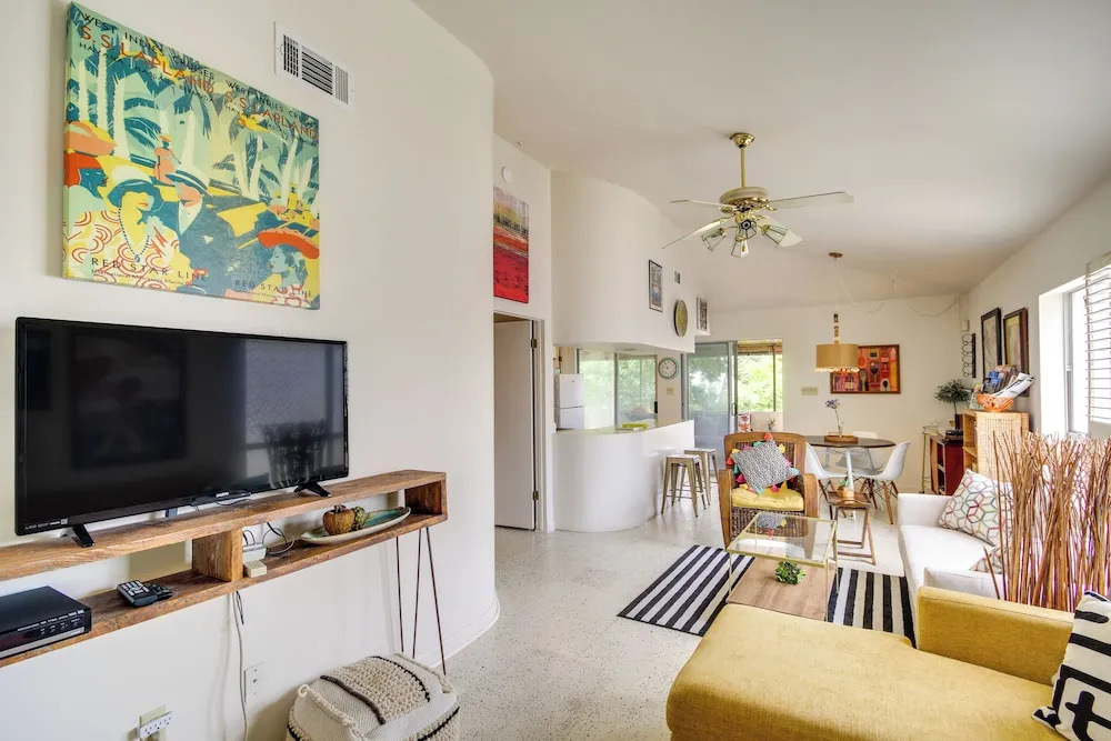 1 Block to Beach: Biloxi Hidden Gem w/ Gulf View