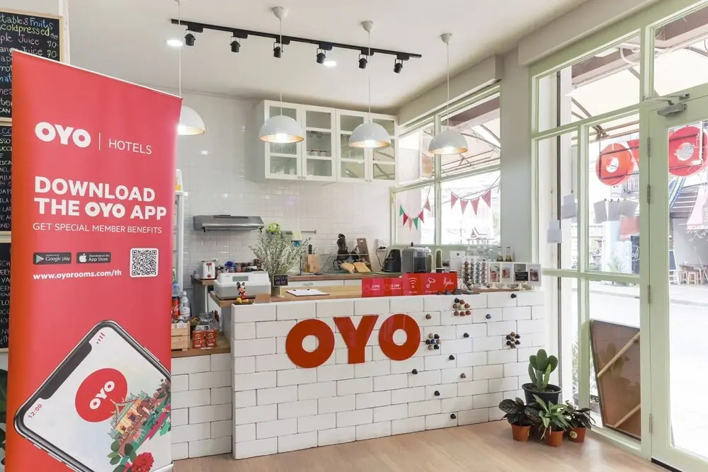 OYO 724 Green Light Cafe and Bed Hostel