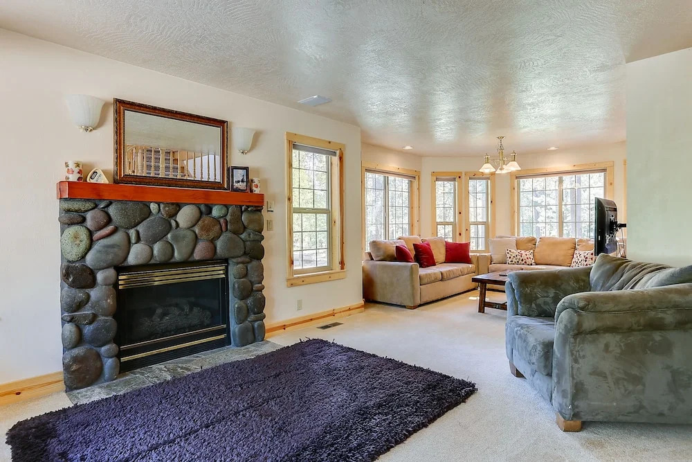 3 Mt Baker Peaceful Lodge Style Home with Private Hot Tub and BBQ on the Patio by RedAwning