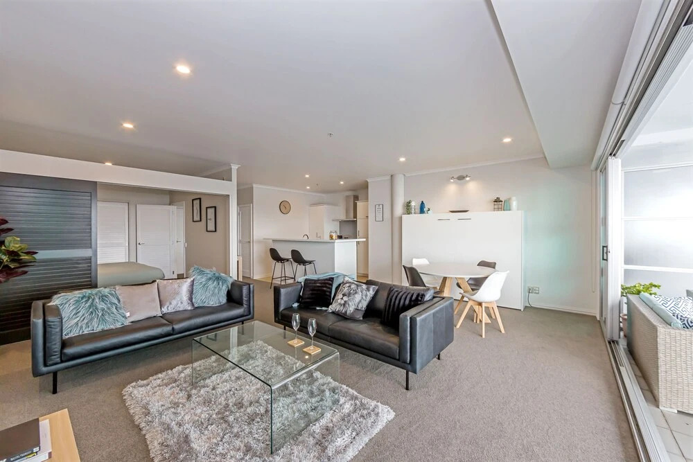QV Elegant Modern Apt with Waterview 982