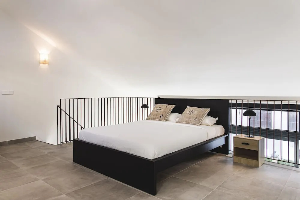 Valencia Apartments by Olala Homes