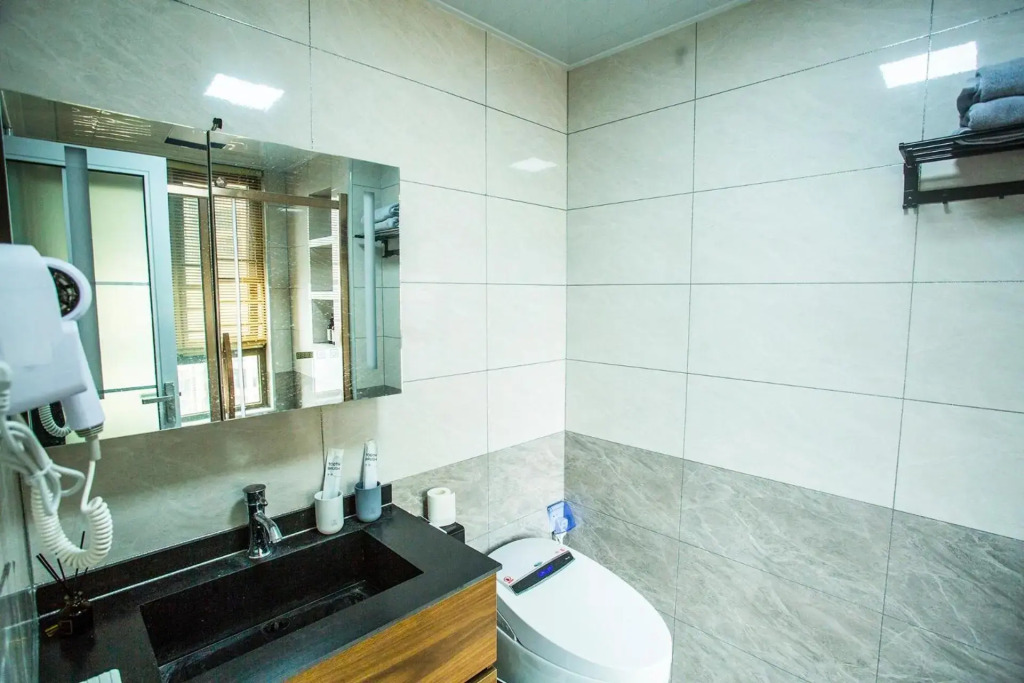 Locals Apartment Place 28