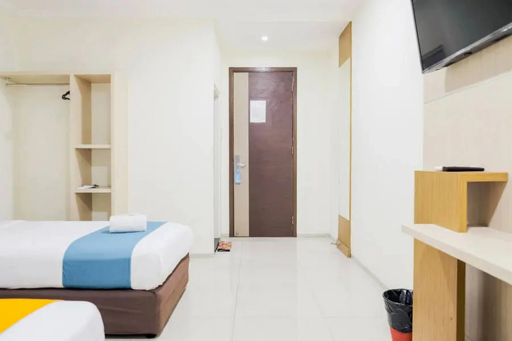 Super OYO Townhouse OAK Hotel Fiducia Serpong