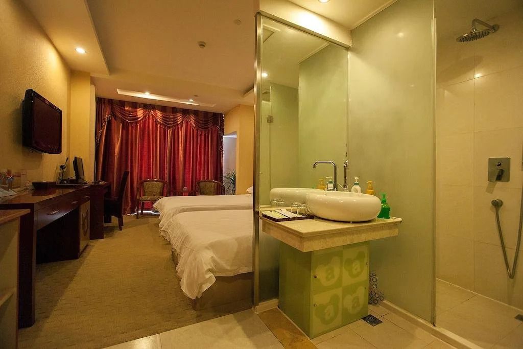 Yiwu Luckbear Hotel