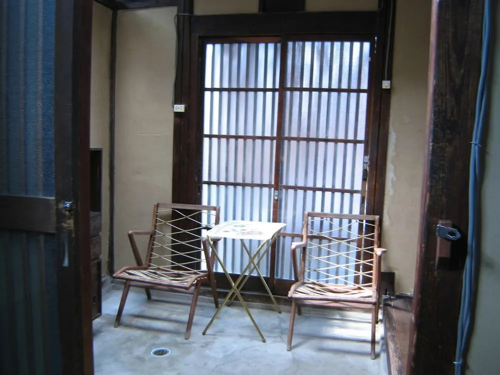 Small World Guest House - Hostel