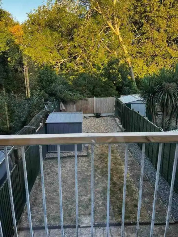 Spacious 3-bed House in Swindon