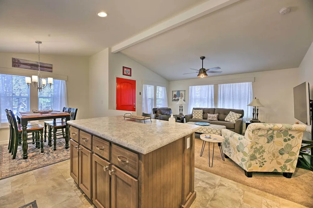 Quiet Home w/ Fire Pit: 3 Mi to Show Low Lake!