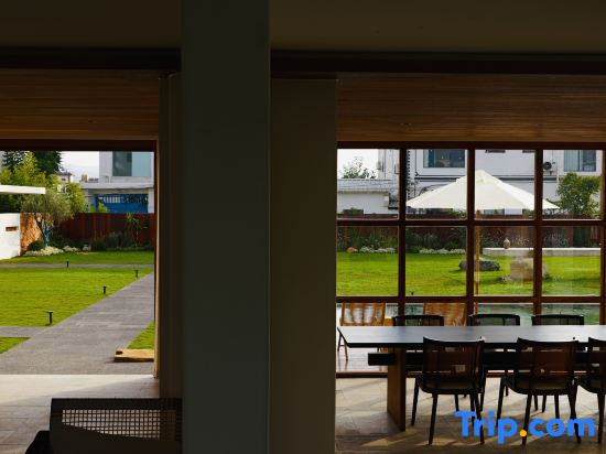 Dali Yuefu Li • Longkan Pan • Eight-Mu Luxury Courtyard