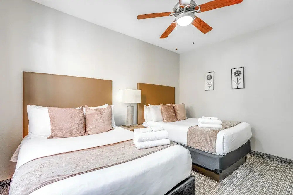 Disney Good Neighbor Resort Condo < 4 Mi to Wdw!
