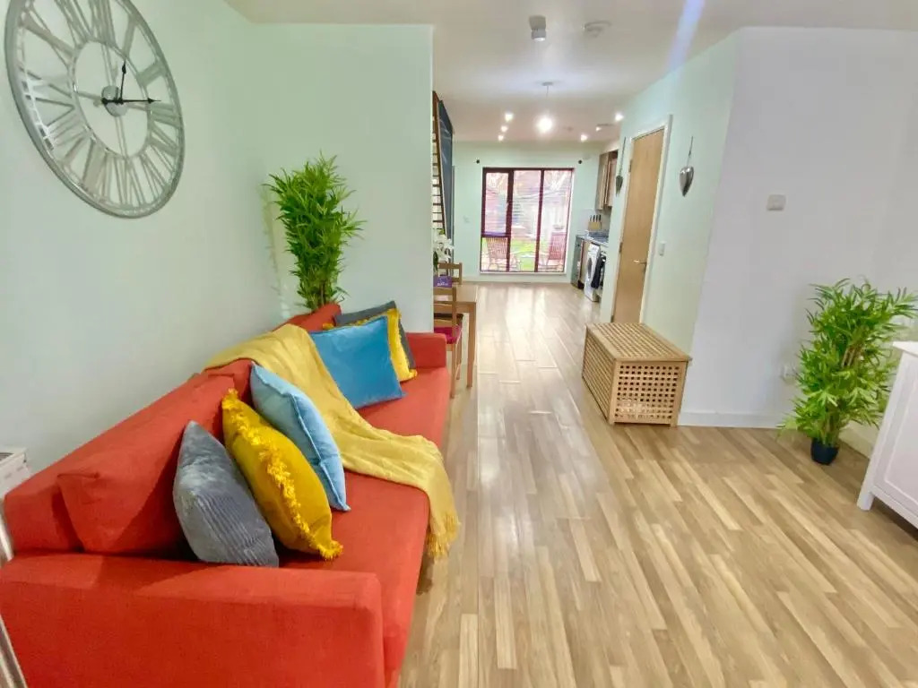 Spacious 5 bed townhouse Manchester, Salford Qauys - Two Bedroom with Parking