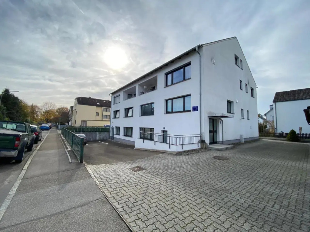BRIGHT - Spacious Studio for 4 - Kitchen - Parking